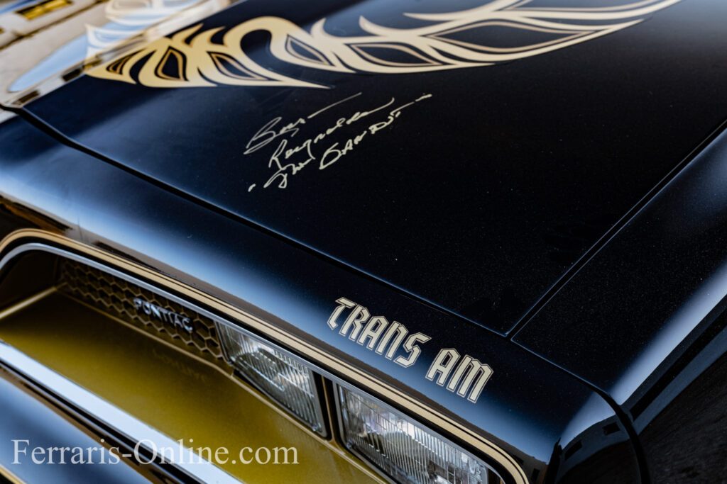 Burt Reynolds, Smokey and the Bandit, 1977 Pontiac Trans Am Y82 | Exterior View 33