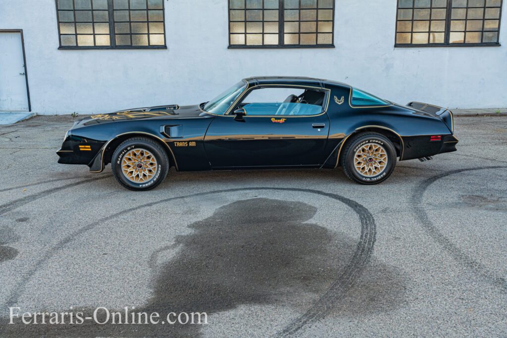 Burt Reynolds, Smokey and the Bandit, 1977 Pontiac Trans Am Y82 | Exterior View 38