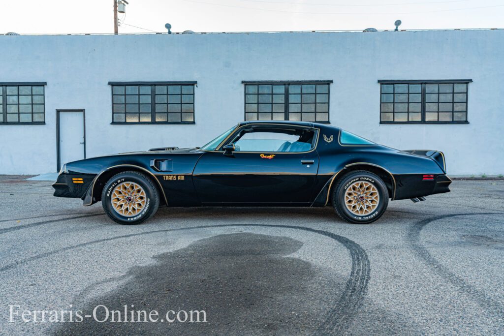 Burt Reynolds, Smokey and the Bandit, 1977 Pontiac Trans Am Y82 | Exterior View 39