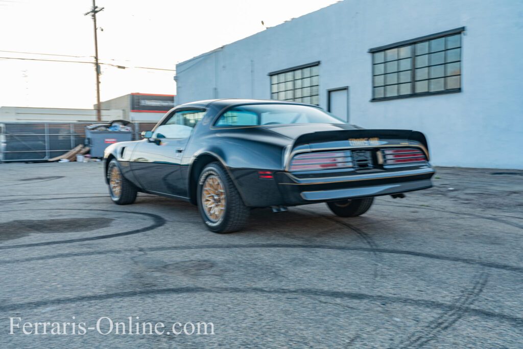 Burt Reynolds, Smokey and the Bandit, 1977 Pontiac Trans Am Y82 | Exterior View 41