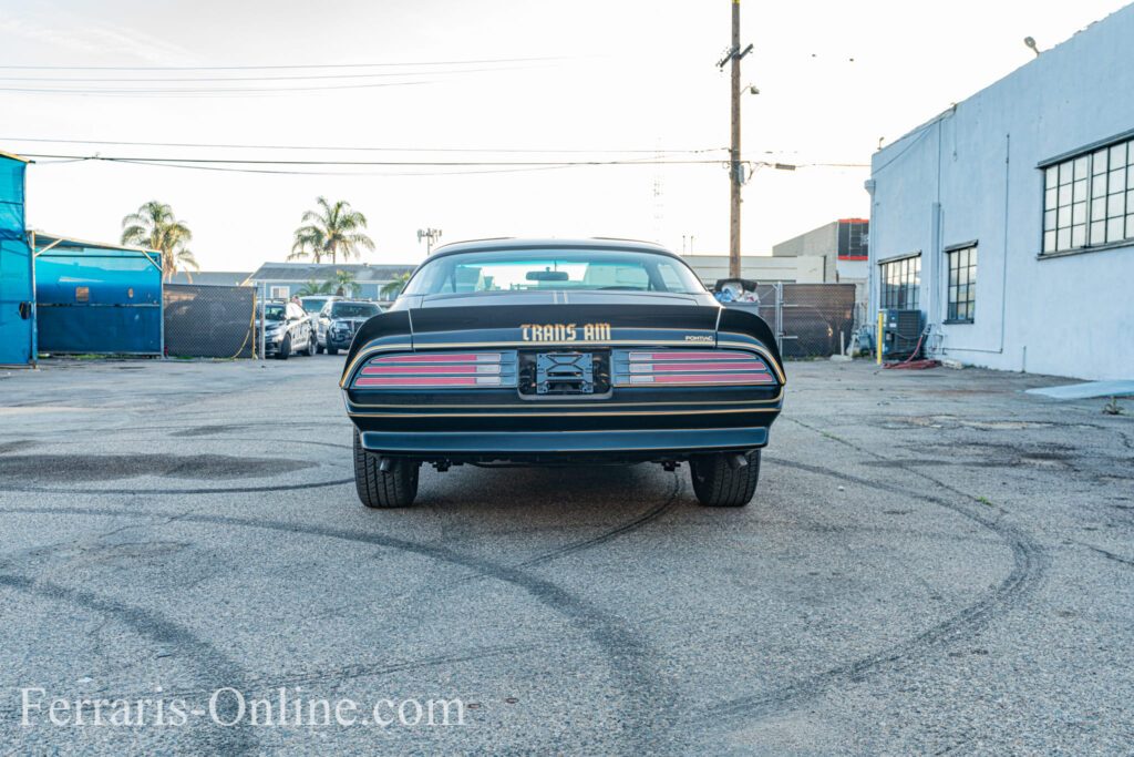 Burt Reynolds, Smokey and the Bandit, 1977 Pontiac Trans Am Y82 | Exterior View 42