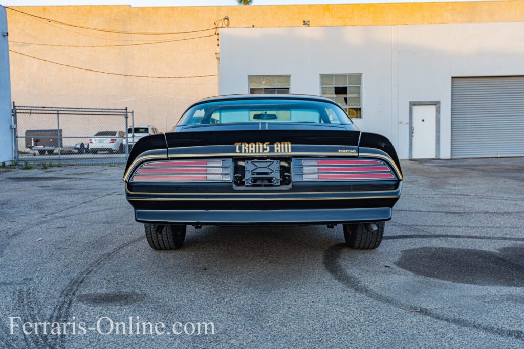 Burt Reynolds, Smokey and the Bandit, 1977 Pontiac Trans Am Y82 | Exterior View 43