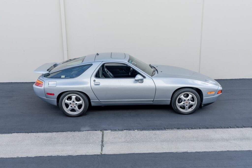 1995 Porsche 928 GTS #820114 | Exterior View 9