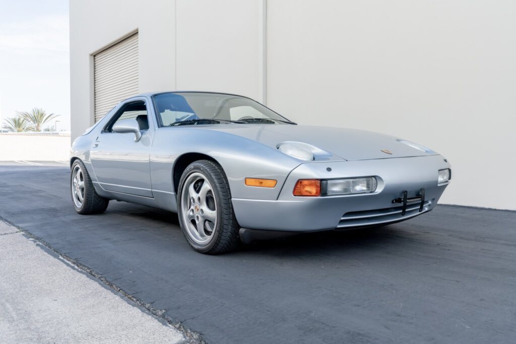 1995 Porsche 928 GTS #820114 | Exterior View 10