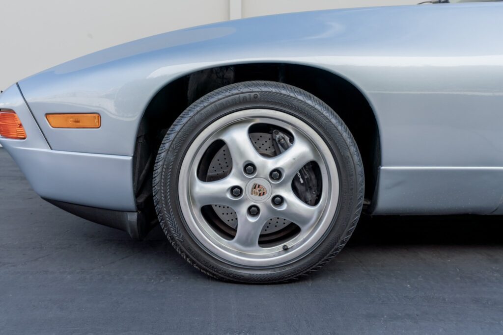 1995 Porsche 928 GTS #820114 | Exterior View 14
