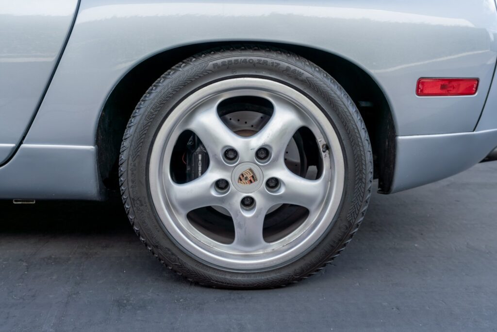 1995 Porsche 928 GTS #820114 | Exterior View 15