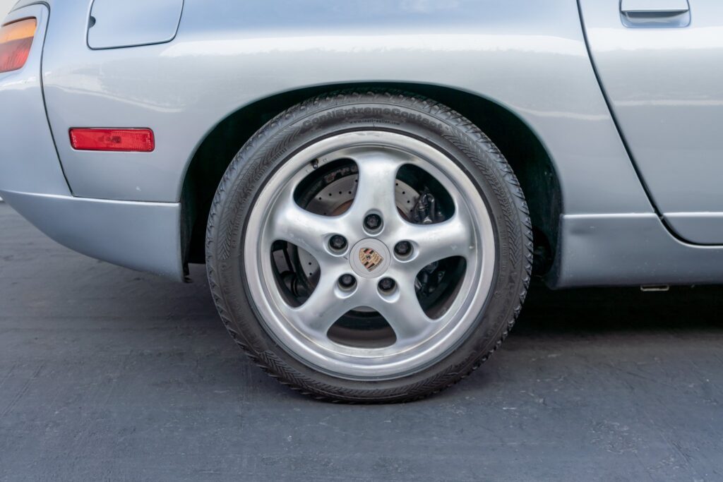 1995 Porsche 928 GTS #820114 | Exterior View 16