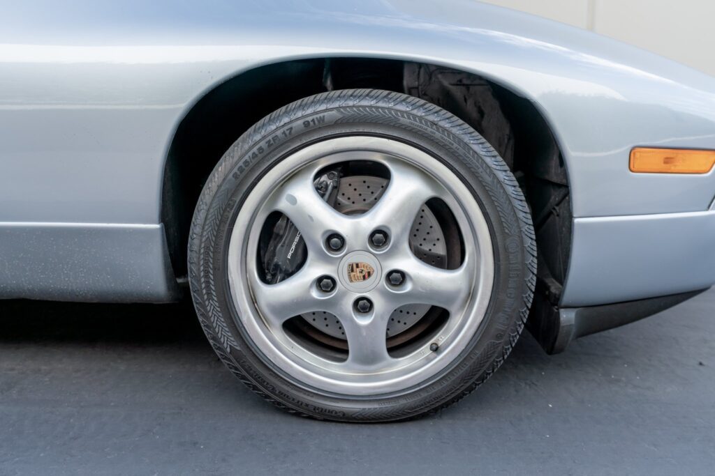 1995 Porsche 928 GTS #820114 | Exterior View 17