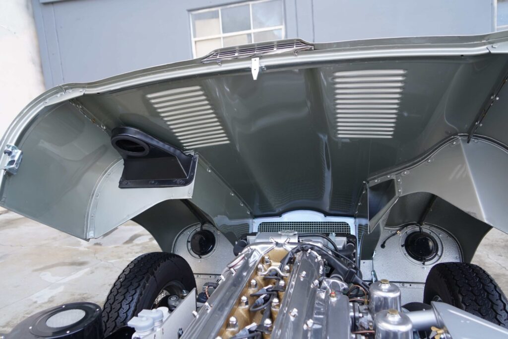 1965 Jaguar XKE Coupe #31588 | Exterior View 3