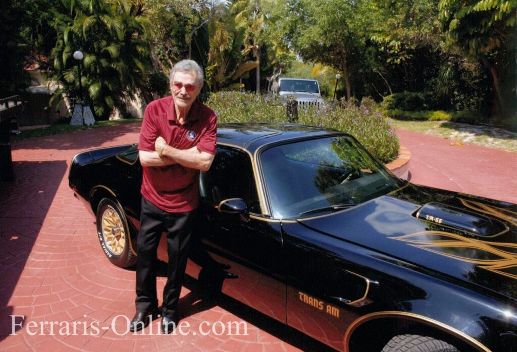 Burt Reynolds, Smokey and the Bandit, 1977 Pontiac Trans Am Y82 | Exterior View 27