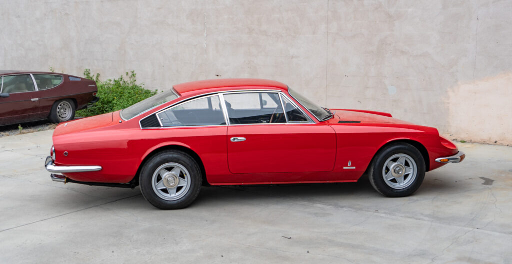 1970 Ferrari 365 GT 2+2 #13049 | Exterior View 36