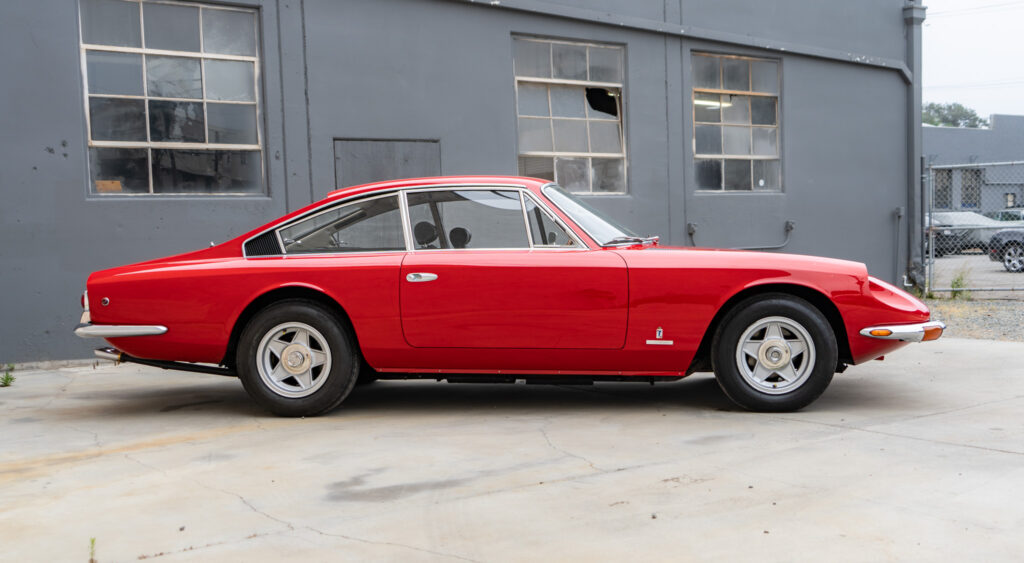 1970 Ferrari 365 GT 2+2 #13049 | Exterior View 19