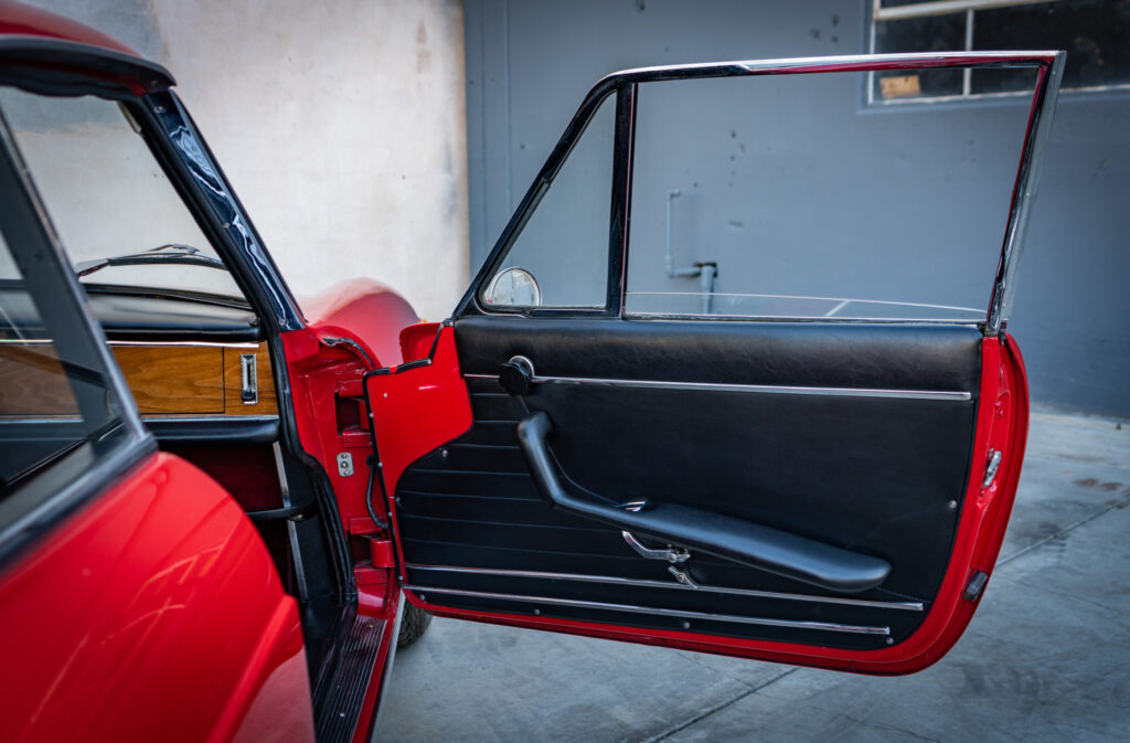 1967 Ferrari 330 GTC #9393 | Exterior View 58
