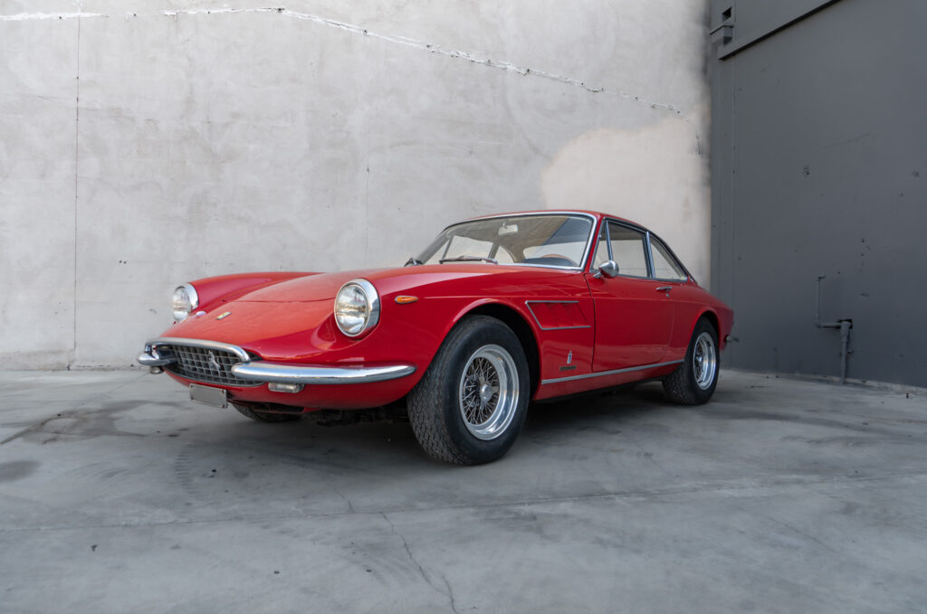 1967 Ferrari 330 GTC #9393 | Exterior View 28