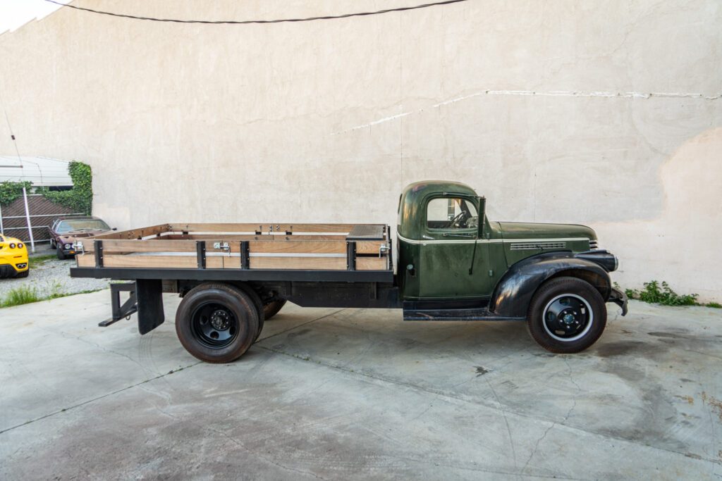 1946 Chevy 6400 two-ton flatbed truck #6PWA6530 | Exterior View 1