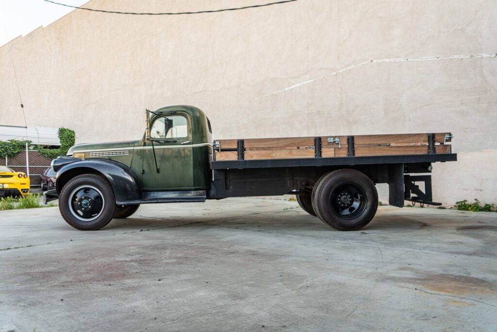 1946 Chevy 6400 two-ton flatbed truck #6PWA6530 | Exterior View 14