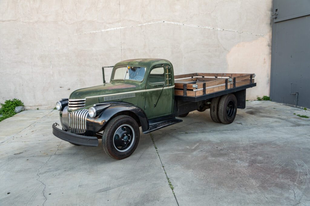 1946 Chevy 6400 two-ton flatbed truck #6PWA6530 | Exterior View 15