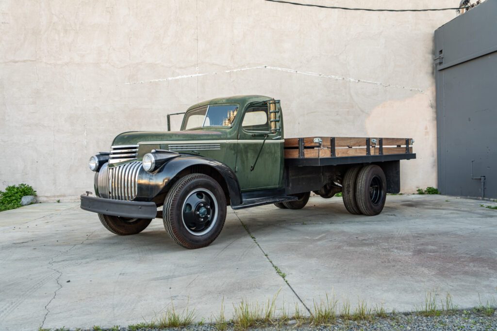 1946 Chevy 6400 two-ton flatbed truck #6PWA6530 | Exterior View 16