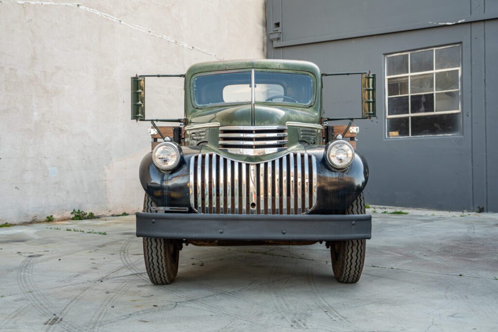 1946 Chevy 6400 two-ton flatbed truck #6PWA6530 | Exterior View 18