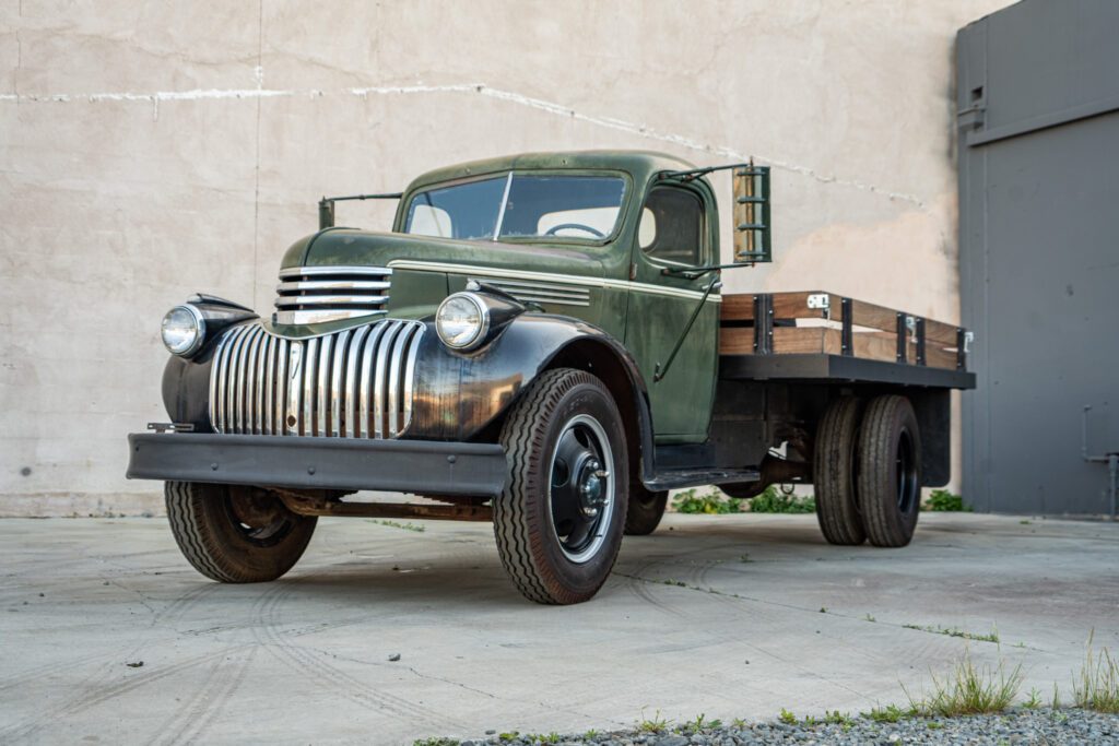 1946 Chevy 6400 two-ton flatbed truck #6PWA6530 | Exterior View 20
