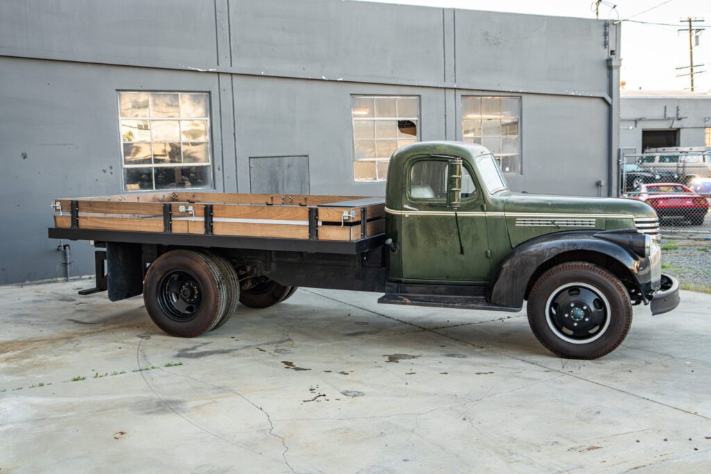 1946 Chevy 6400 two-ton flatbed truck #6PWA6530 | Exterior View 22