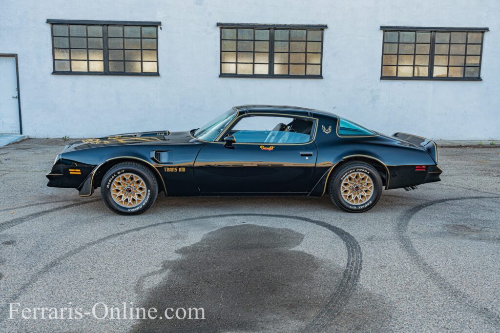 Burt Reynolds, Smokey and the Bandit, 1977 Pontiac Trans Am Y82 | Exterior View 28