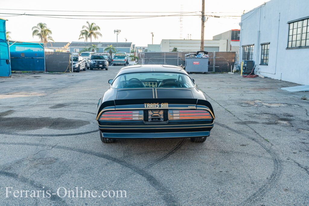 Burt Reynolds, Smokey and the Bandit, 1977 Pontiac Trans Am Y82 | Exterior View 29