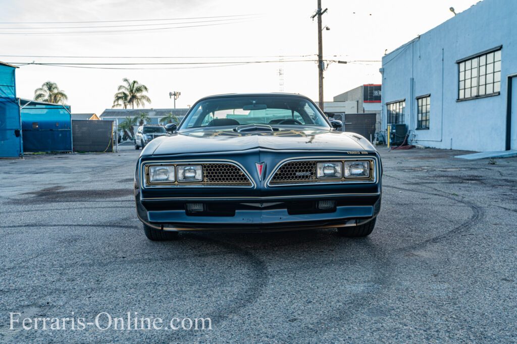 Burt Reynolds, Smokey and the Bandit, 1977 Pontiac Trans Am Y82 | Exterior View 30