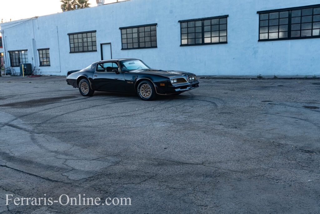Burt Reynolds, Smokey and the Bandit, 1977 Pontiac Trans Am Y82 | Exterior View 31