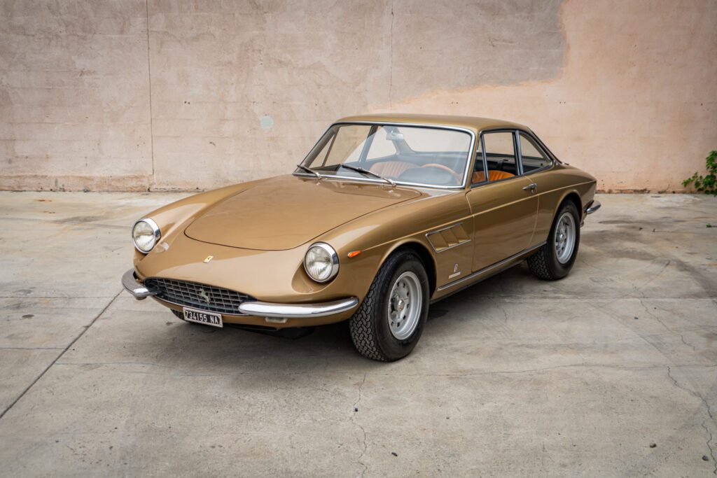 1967 Ferrari 330 GTC #10513 | Exterior View 7