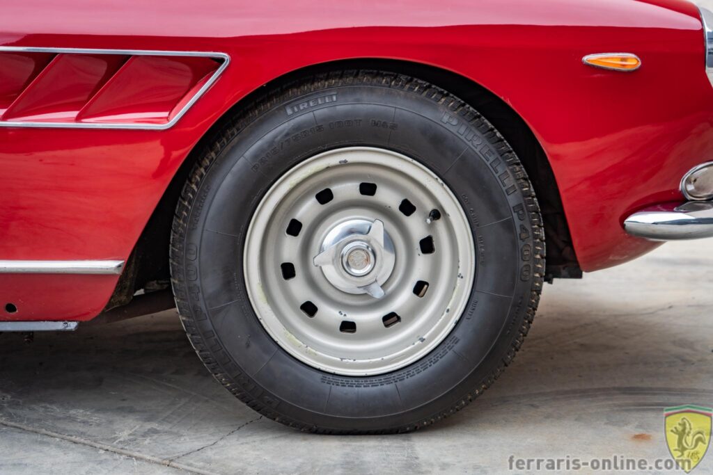 1967 Ferrari 330 GT 2+2 #10043 | Exterior View 4