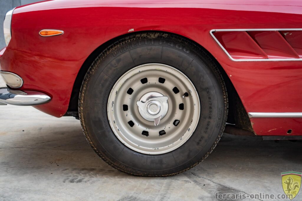 1967 Ferrari 330 GT 2+2 #10043 | Exterior View 6