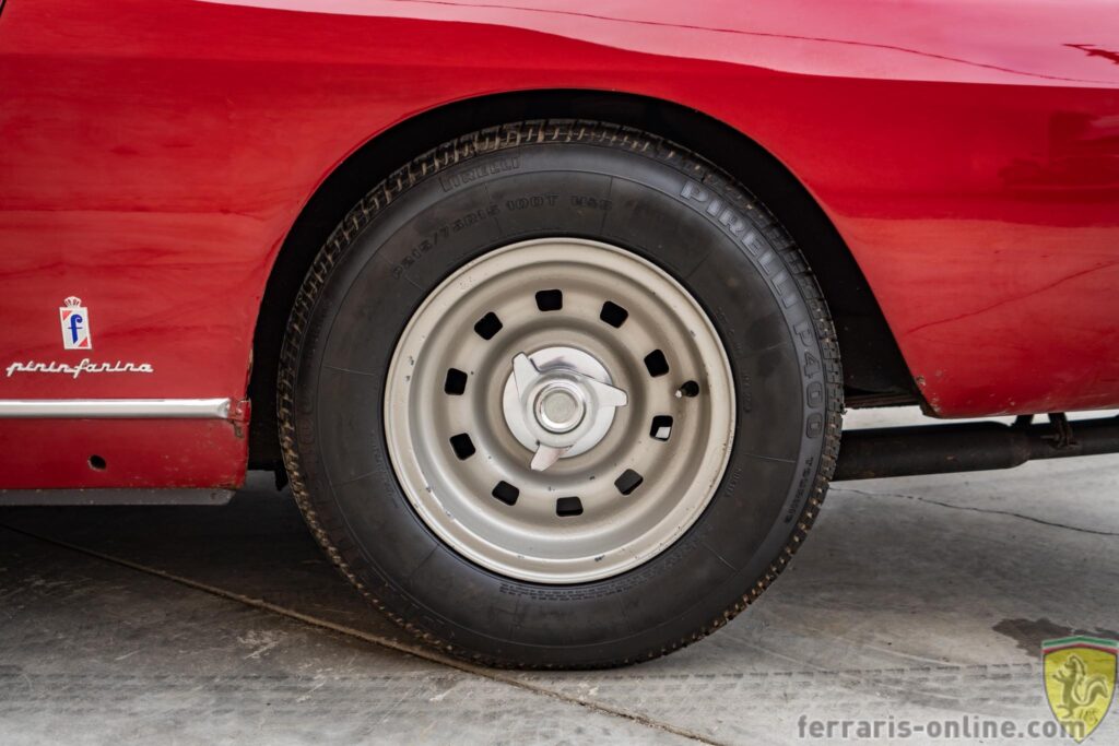 1967 Ferrari 330 GT 2+2 #10043 | Exterior View 7