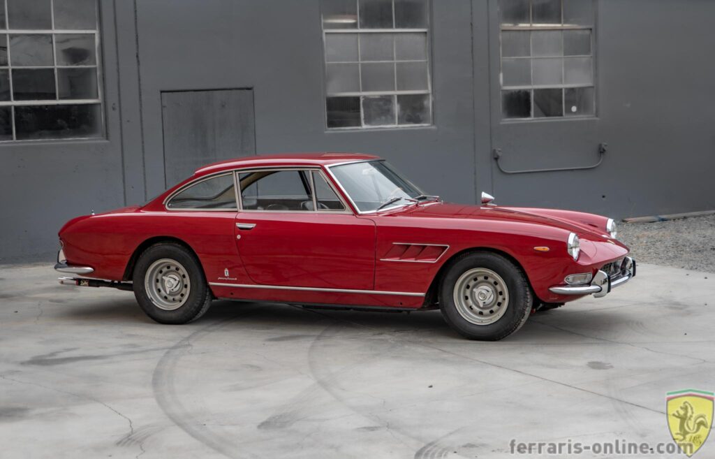 1967 Ferrari 330 GT 2+2 #10043 | Exterior View 30