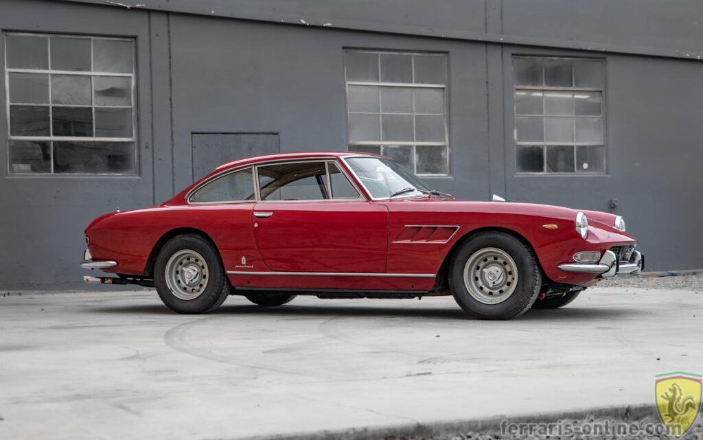 1967 Ferrari 330 GT 2+2 #10043 | Exterior View 31