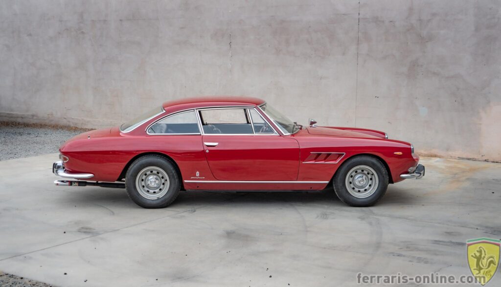 1967 Ferrari 330 GT 2+2 #10043 | Exterior View 44