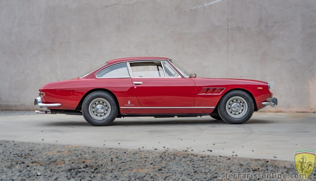 1967 Ferrari 330 GT 2+2 #10043 | Exterior View 45